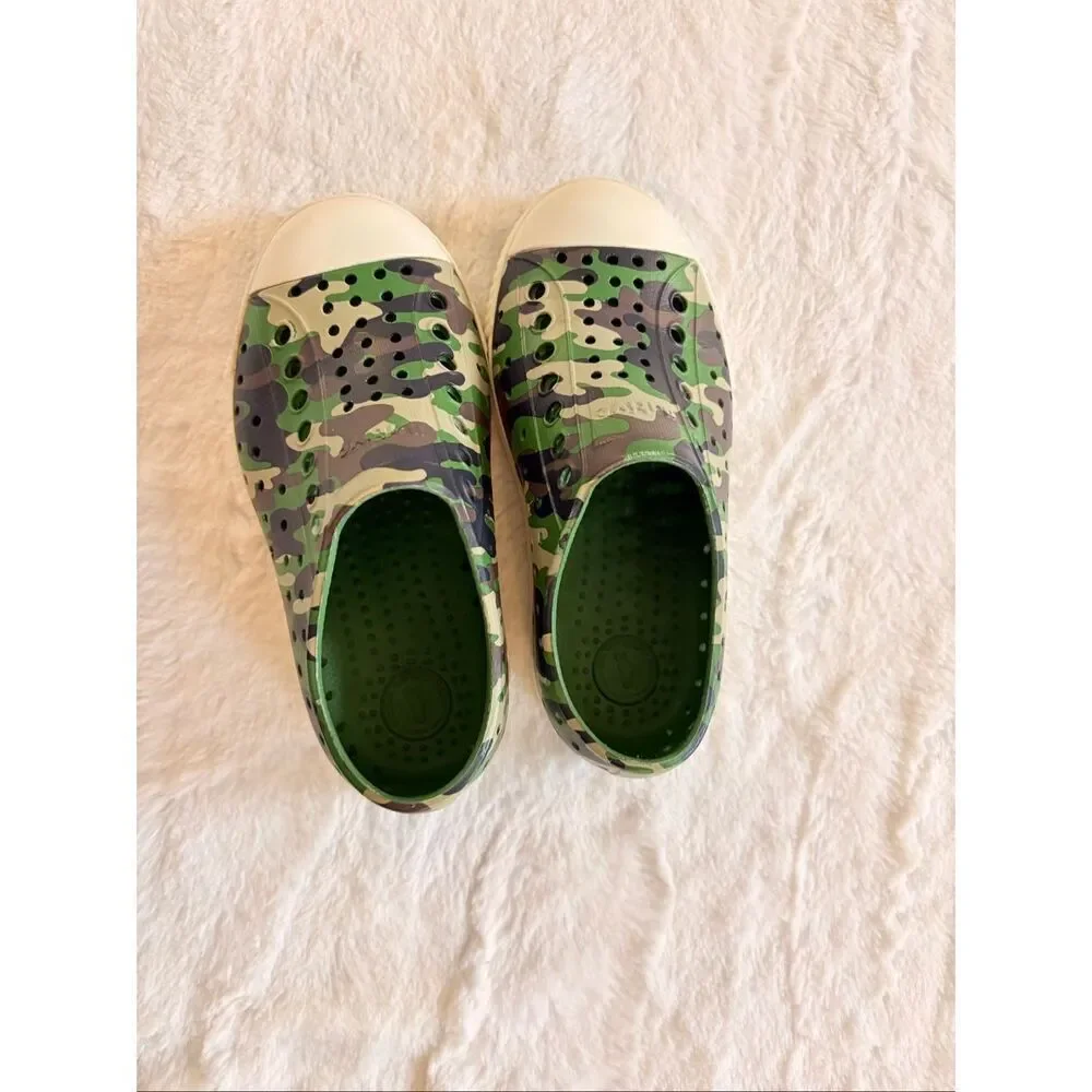 Native Shoes Green Camo size 9C